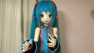 等身大初音ミクロボット展示・ライブ ビジュアル超縦長.jpg